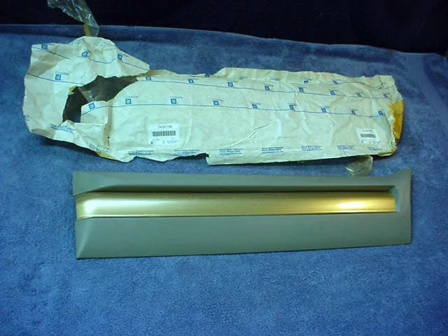 Kit Moldura Puerta Trasera GMC Jimmy 2x2 1996-1997 LH 2 Piezas Inserto GM 12471981 L1 Foto 2 de 4