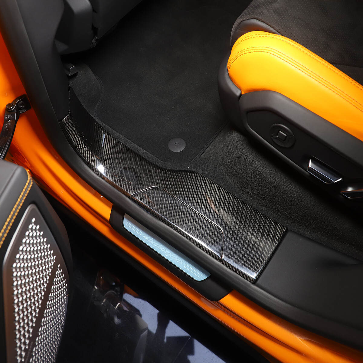 4PCS Real Carbon Fiber Door Sill Scuff Plate Trim For Lamborghini URUS 2018-2023