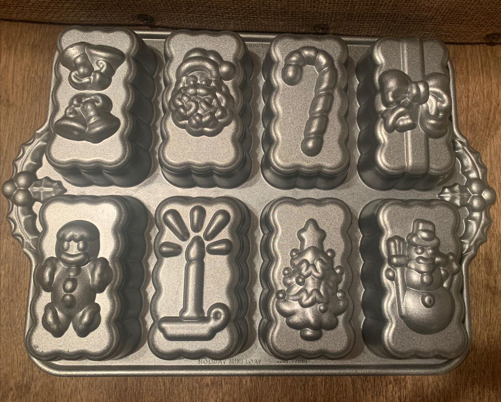 Nordic Ware Holiday Party Baking Mini Loaf Bread Pan Fun Christmas Designs  Nice!