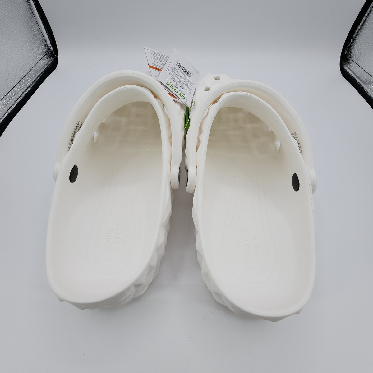Crocs Classic Geometric Clogs Men\'s‎ Size 11 White Slides Sandals 209563-100 Crocs Classic Geometric White Unisex Clogs 209563-100 NWOB  main image 2