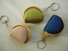 Schlüsselanhänger mit kleinem Etui aus Seide - echte Handarbeit aus Thailand