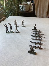 13 Zinnfiguren (alt) - Preußen - halbplastisch - liegend schießend u.a.