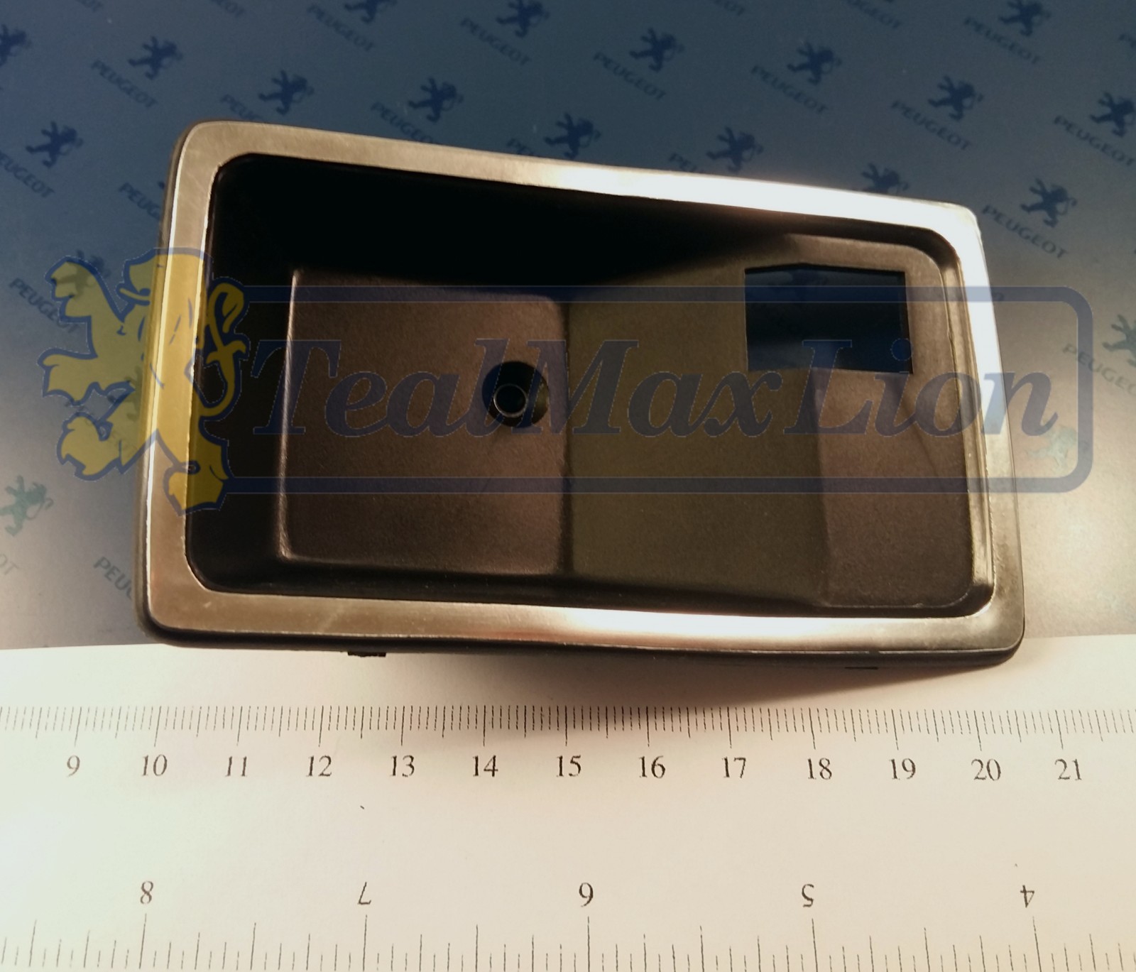 Enjoliveur de poignée de porte gauche noir pour Peugeot 504