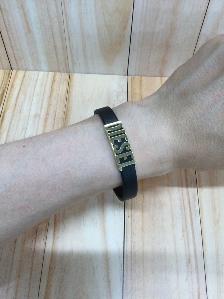 NUEVO CON ETIQUETAS DIESEL Fuente Cuero Negro Pila Pulsera DX1440710 Nuevo Foto 4 de 4