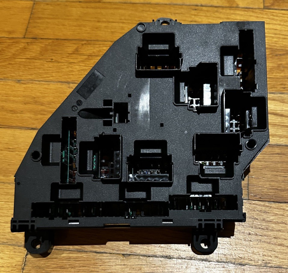 Rolls Royce Wraith Dawn Ghost Power Distribution Box Rear Right OEM