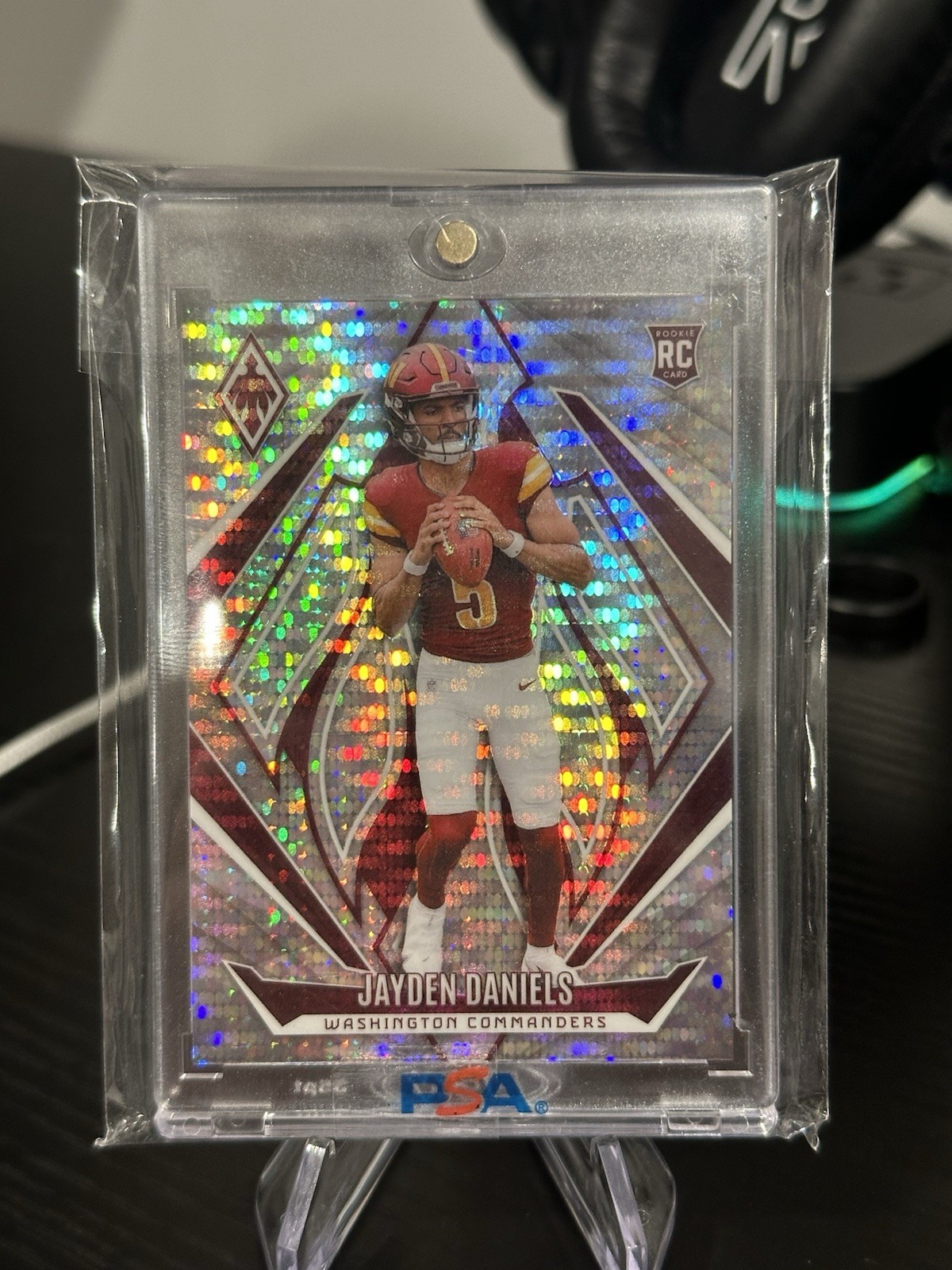 2024 Panini Phoenix - Rookies Jayden Daniels #198 Pulsar /200 (RC)