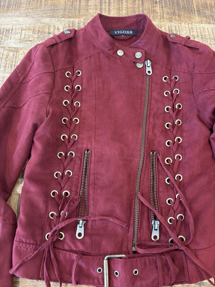 Chaqueta de gamuza sintética roja Vigoss para mujer talla pequeña Foto 2 de 4