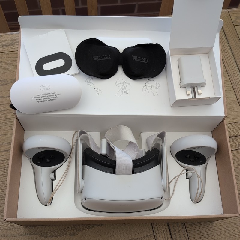 Meta Oculus Quest 2 VR Headset and controllers  128GB - boxed, fully working