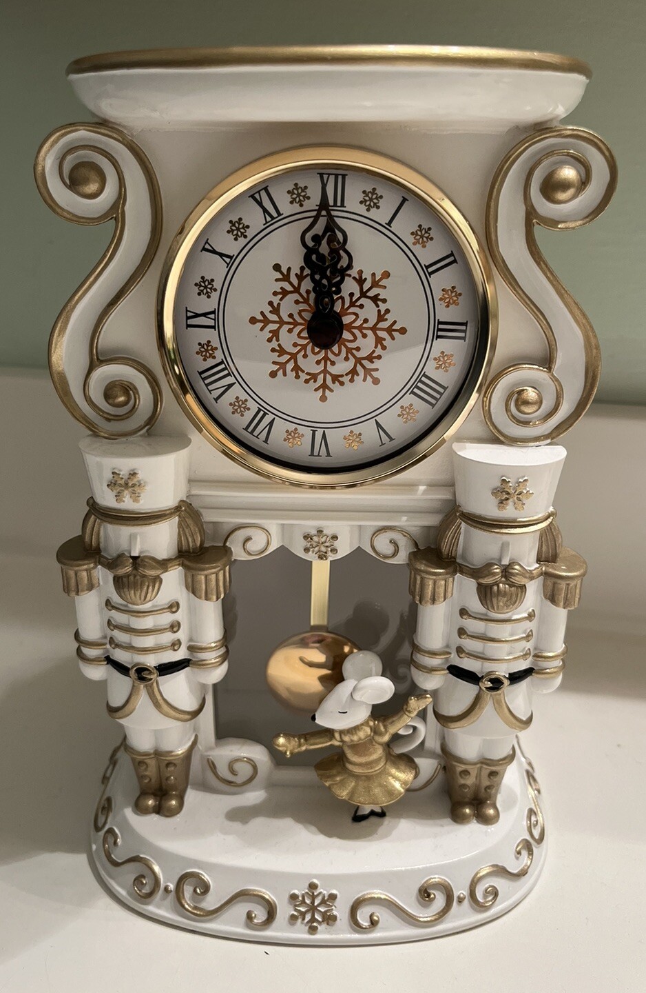 Bath & Body Works 2023 Christmas Nutcracker Clock Pedestal Candle