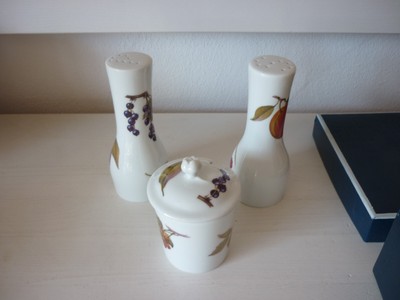 Royal Worcester Evesham Set Salzstreuer Pfefferstreuer Zuckerdose Porzellan OVP