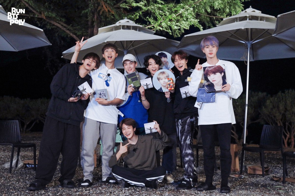 BTS RUN BTS POLY HIGHLIGHT PACKAGE 96p P.Book+Game Board+Cards