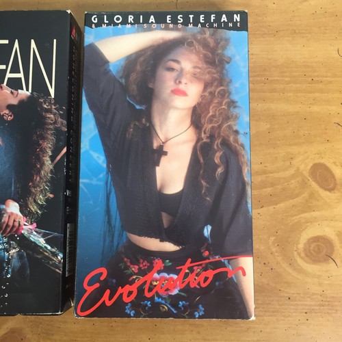 2 Gloria Estefan VHS Tapes Homecoming Concert - Evolution - Miami Sound Machine - Imagen 3 de 8