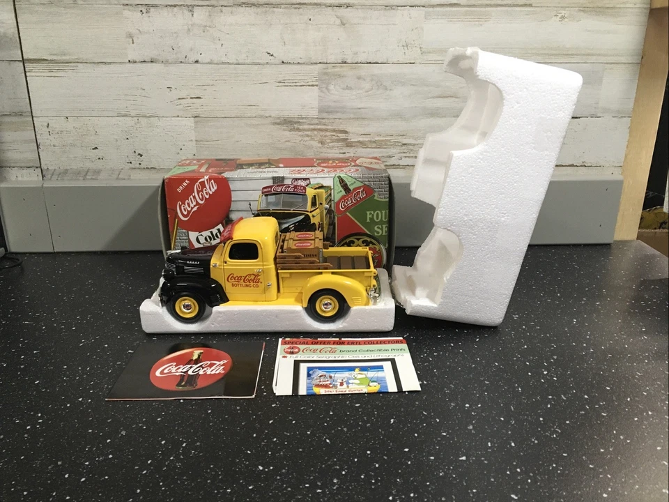 ERTL Coca Cola 1947 Dodge 27026 1999 Vintage Bank Brand New - Image 2 of 4
