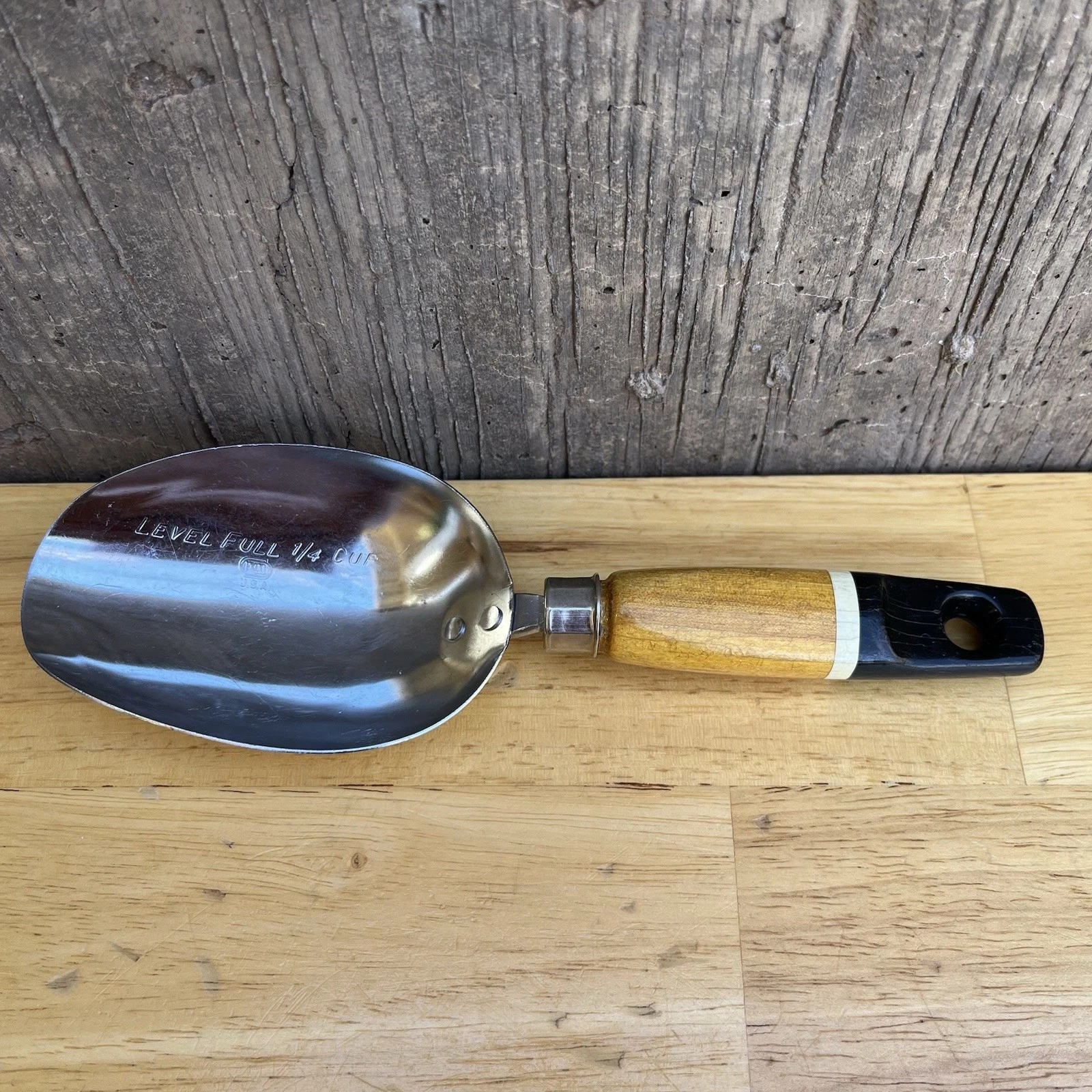 EUC VTG EKCO USA 1/4 CUP MEASURING SCOOP Wood Handle Black w White Stripe HANGS