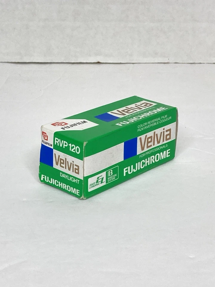Película deslizante color FujiChrome Velvia ISO 50 para RVP 120 formato medio EXP 12/99 Foto 2 de 4