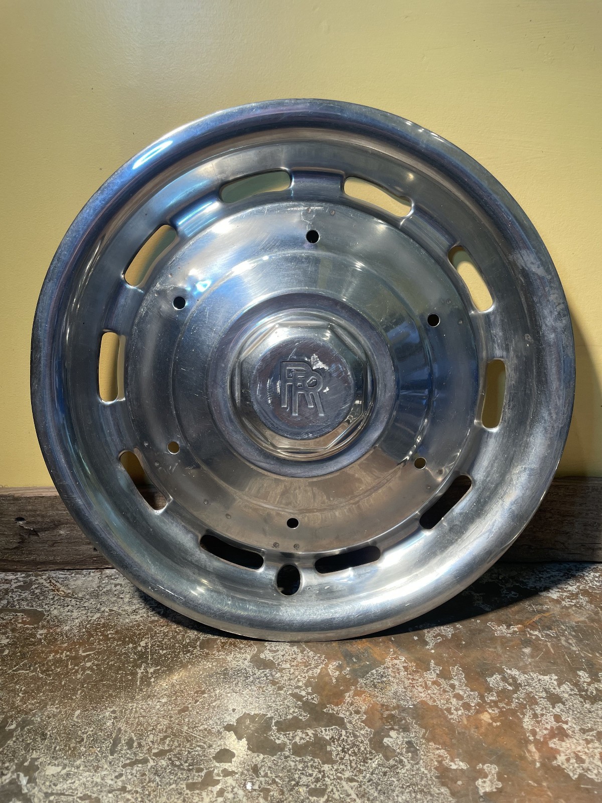Rolls-Royce Silver Shadow FRONT Wheel center cap