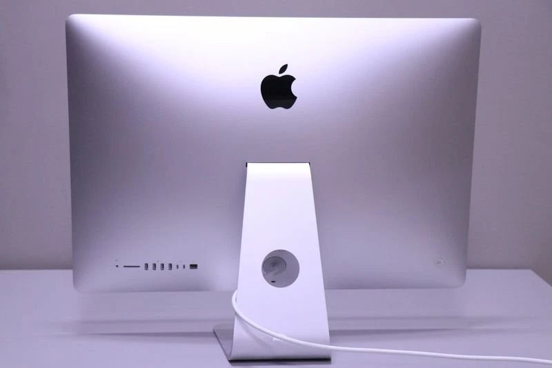 Apple iMac 27" 2020 5K | i7 3.8GHz | 32GB RAM | Radeon Pro 5500XT 8GB - Image 2 of 4