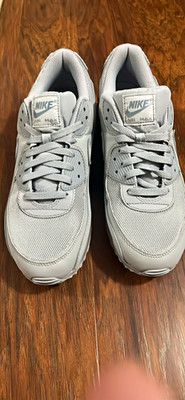 Nike Air Max 90 Men's Gray Low Top Lace-Up Athletic Sneaker Activewear Casual