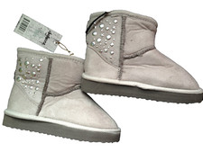 BNWT Little Girls Sz 11 Rivers Doghouse Mid Length Pale Grey Studs Slippers Boot