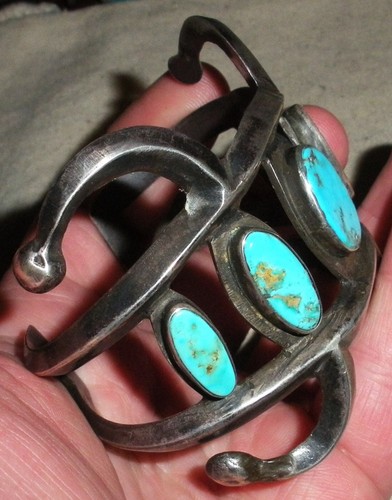 VINTAGE NAVAJO TURQUOISE TUFA CAST STERLING SILVER BRACELET GREAT DESIGN vafo - Picture 11 of 23