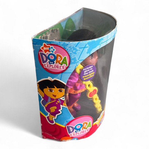 Dora the Explorer China World Adventure Doll 2006 - NUOVO con usura da scaffale sulla confezione - Foto 5 di 7