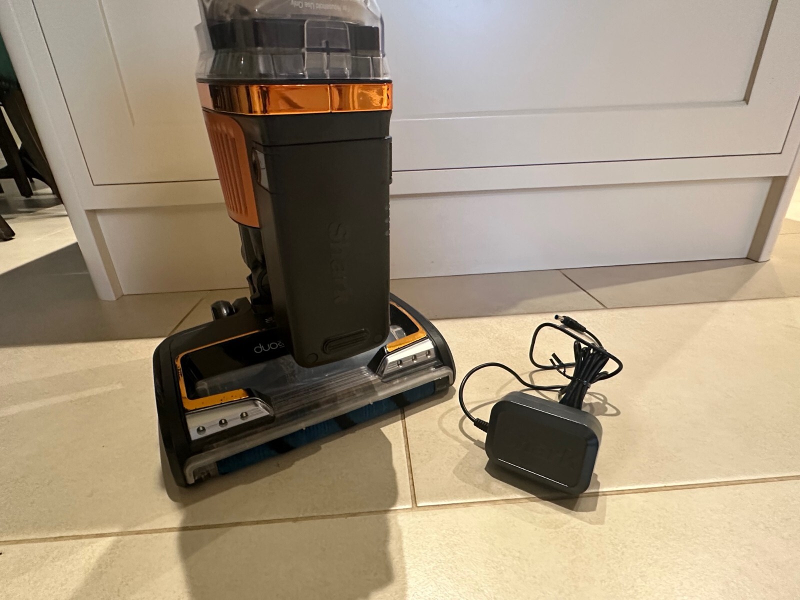 SHARK anti hair wrap cordless vacuum cleaner IZ300UK, incl battery and