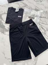 Nowy zestaw piżam męskich Moschino (lounge krótkie spodnie i t-shirt) rozmiar S - sugerowana cena detaliczna 160 £