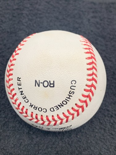 Willie Mays Autographed Baseball w/ Beckett Auth - Blue Ink - Picture 4 of 6