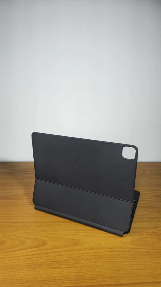 Apple Magic Keyboard for iPad Air 12.9'' inch iPad pro (M2) - A2480 -Pre-owed - Image 4 of 4