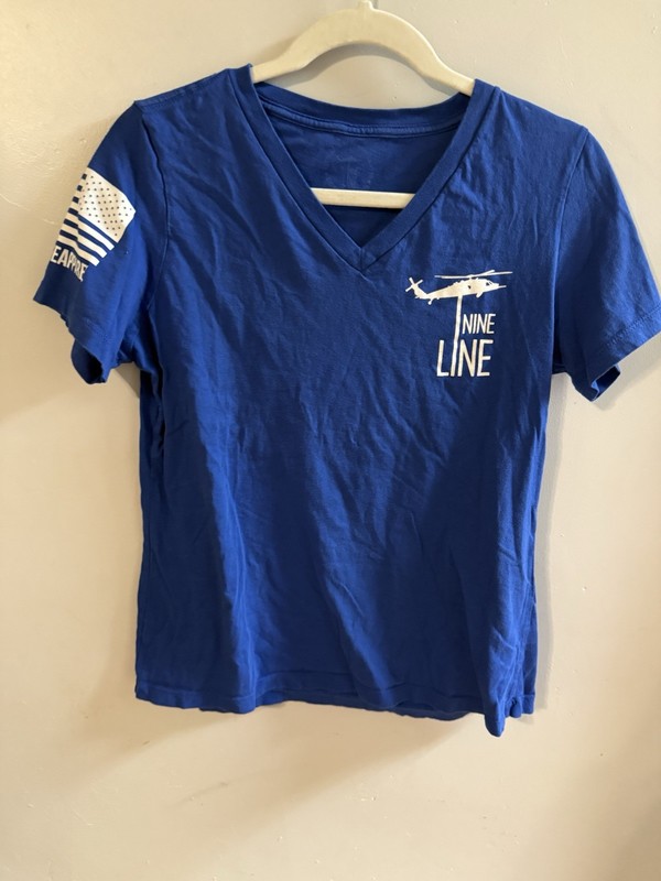 Nine Line Apparel Unisex Blue V-Neck Short Sleeve USA Flag Graphic T-Shirt Med