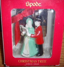 SPODE  CAROLERS MAN & LADY VICTORIAN CLOTHS PORCLAIN  CHRISTMAS TREE