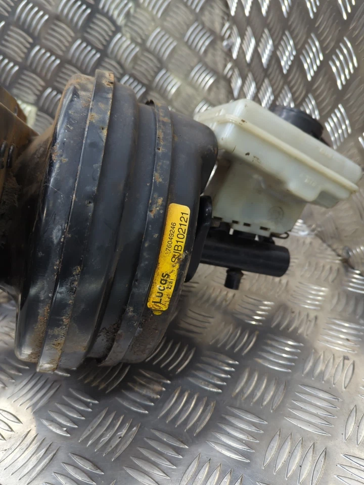 LAND ROVER DISCOVERY 2 TD5 MANUAL PEDAL BOX WITH BRAKE SERVO SJB102121 (S1) - Image 3 of 4