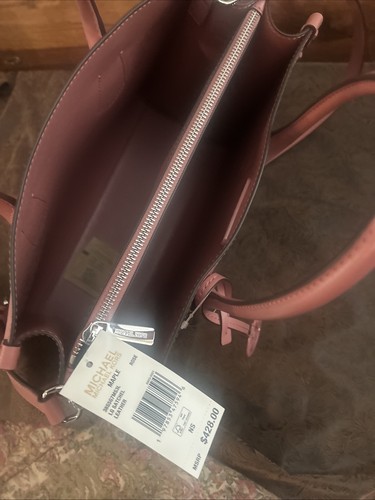 *NUEVO CON ETIQUETAS* Bolso de mano Michael Kors grande de arce - Rosa - $428 - Imagen 6 de 8