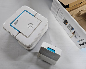 iRobot Braava Jet 250 Wischroboter mit Akku und Ladegerät