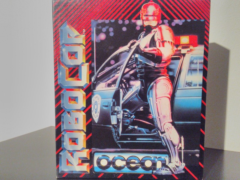 RoboCop Atari ST game , good condition original box ,both discs, poster included