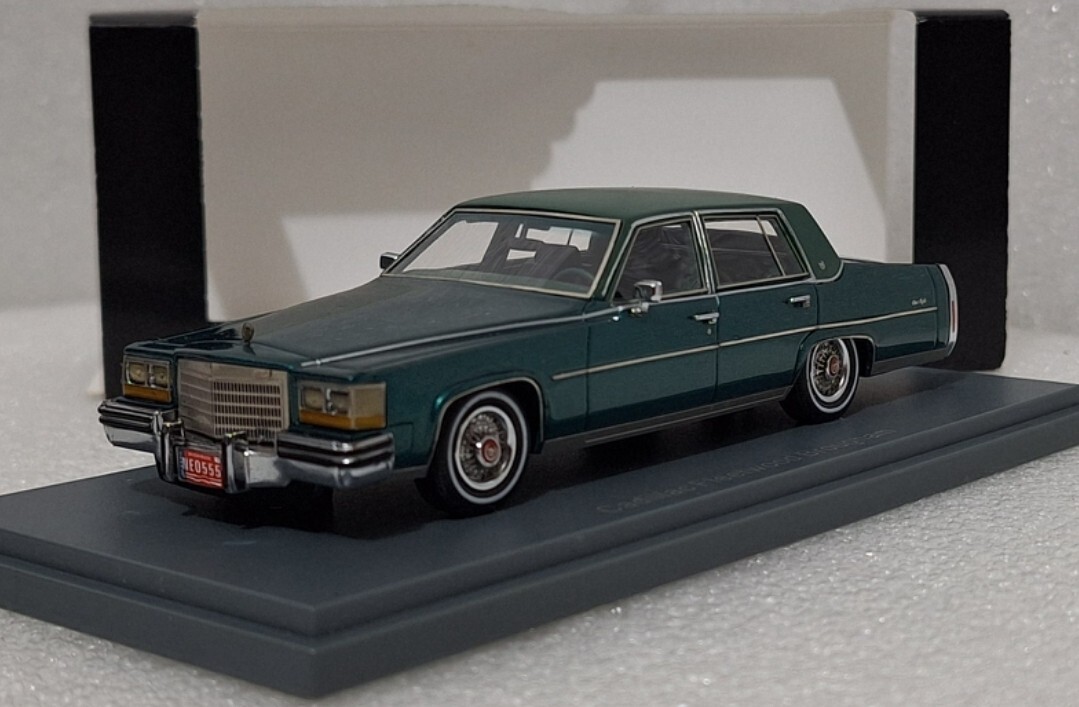Cadillac Fleetwood Brougham 1980 Green Met 1:43 Neo NEO43555 Resin