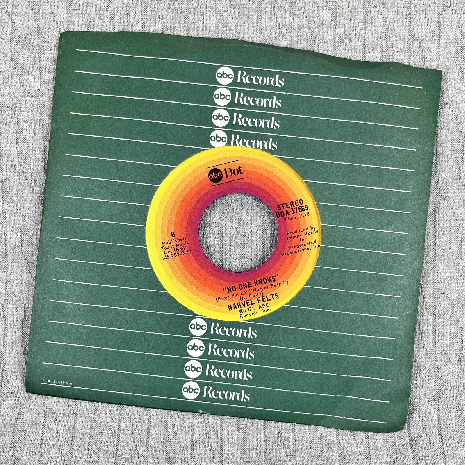 Vintage 45 RPM record Narvel Felts (no One Knows) Funny How Time Slips Away)1975