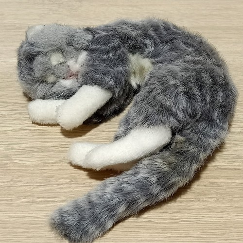 Retro SHowa Oriental Toy Jolly Mamma Sleeping Cat Curled Plush Toy Grey Animal