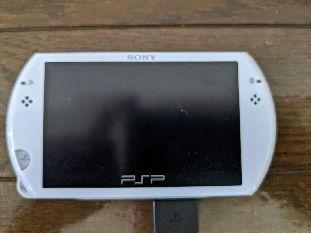 Sony PSP Go PSP-N1000PW PlayStation Portable Go Pearl White 