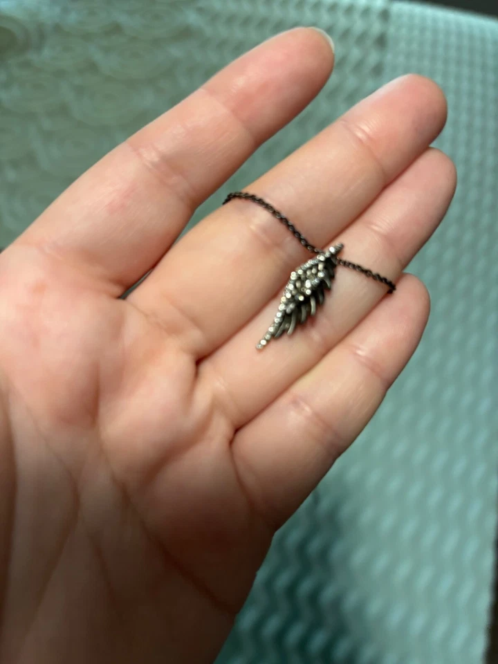 Collar Disney Ala Maléfica Negro Joyas  Foto 2 de 4