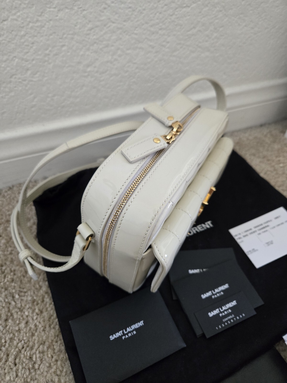 SAINT LAURENT Borsa a tracolla YSL Vicky in pelle verniciata bellissima