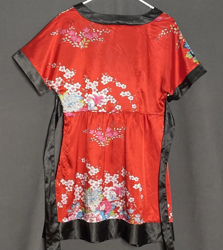 Camisa Forever Twenty One para mujer mediana roja estilo kimono cremallera lateral cinturón incorporado Foto 3 de 4