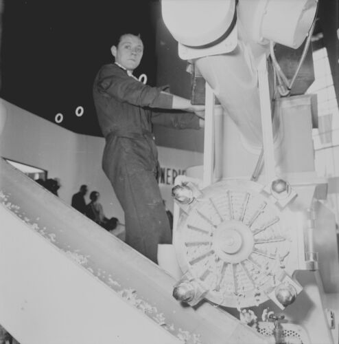 BRUXELLES c.1958 -Expo Machine Copeaux de Savon Belgique- Négatif 6 x 6 - Bel 88 - Afbeelding 1 van 1