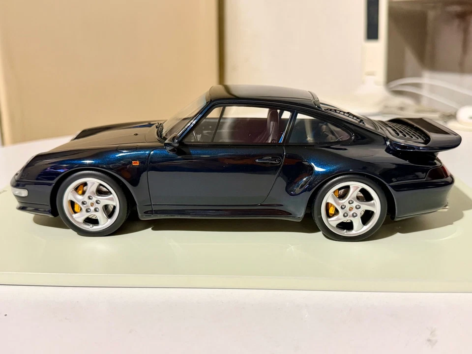SPARK MODELS 18S469 PORSCHE 911 (993) TURBO S BLU MET.  1/18 - Immagine 2 di 4