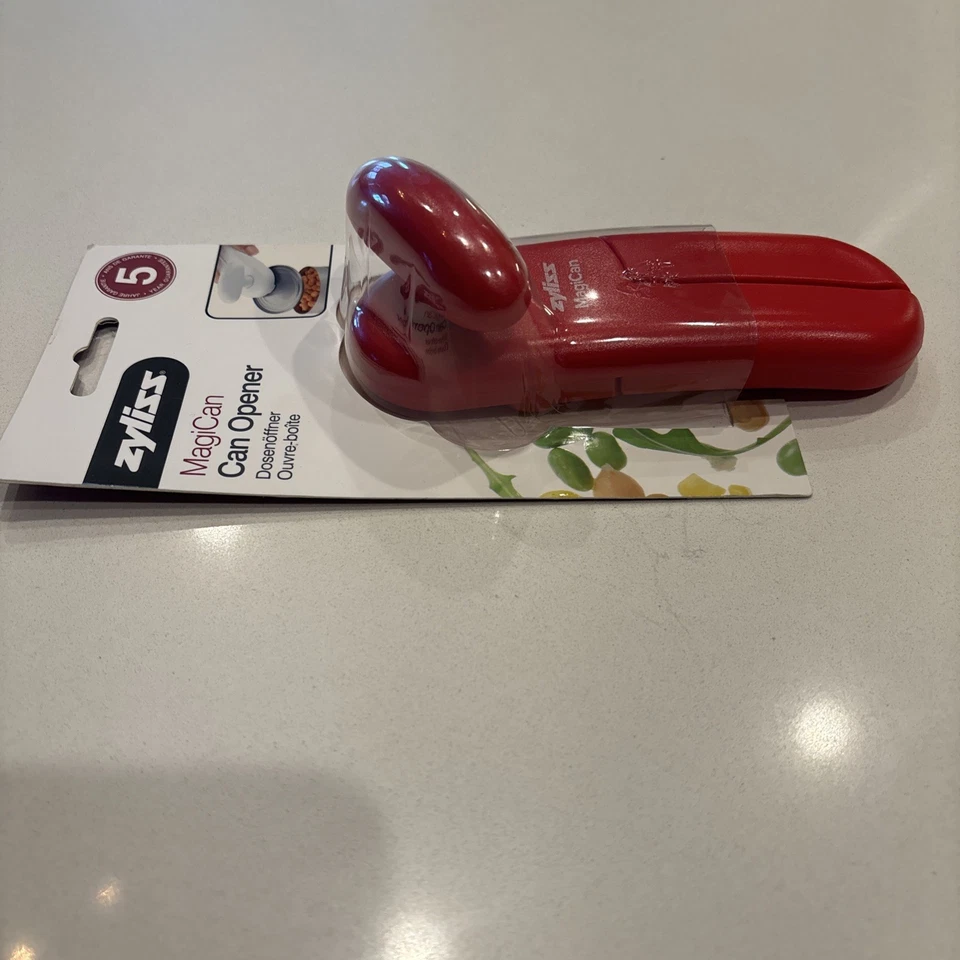 Abridor de latas manual Zyliss MagiCan con liberación de tapa - rojo Foto 3 de 3