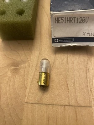 Telemecanique NE51HRT120V Neon Indicator Lamp 120V Bayonet Style NE51 Box of 9 - image 1 of 2