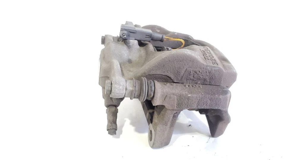 Pinza de freno delantera derecha Mercedes-Benz GLA250 2018 OEM Foto 3 de 4