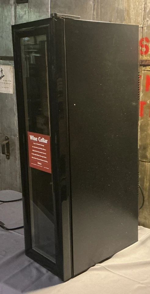 Bodega Haier 18 botellas modelo #HVW18ABB - negra Foto 4 de 4