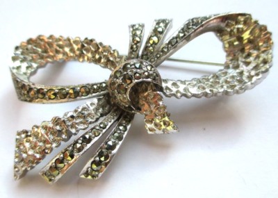 Broche Ancienne Vintage En Argenté Avec Marcassites & Cristaux - Bijou Fantaisie N°3217, État Superbe