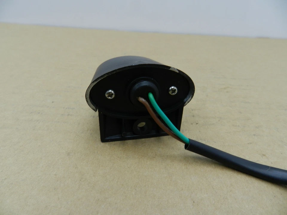 NEW LICENSE PLATE TAG LIGHT LAMP UNITED MOTORS 332-0020A Matrix II 150 170 - Image 2 of 4